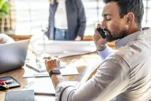 How Can Corporates And Start-ups Deal With Moonlighting Employees